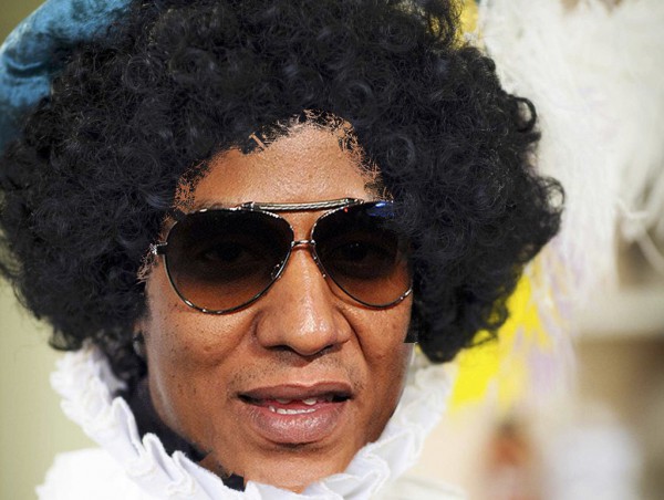 2012-11-15 Zwarte Piet wordt geschminkt. Hoe zwart mag zwarte piet zijn? (Foto:GPD / David van Dam)