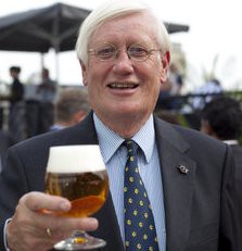 hans-wiegel-met-bier