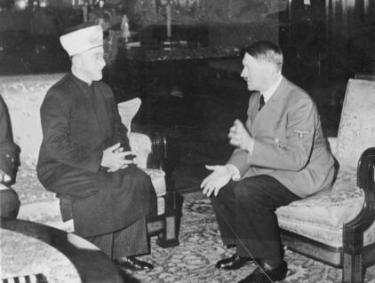 Der Grossmufti von Palästina vom Führer empfangen. Der Führer empfing in Gegenwart des Reichsministers des Auswärtigen von Ribbentrop den Grossmufti von Palästina, Sayid Amin al Husseini, zu einer herzlichen und für die Zukunft der arabischen Länder bedeutungsvollen Unterredung. 9.12.41 Presse Hoffmann